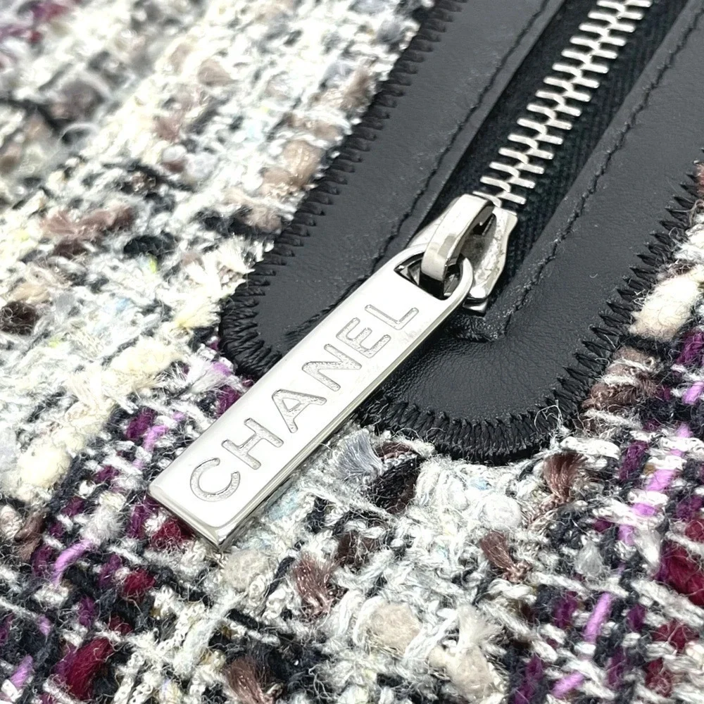CHANEL Gray Shoulder Bag